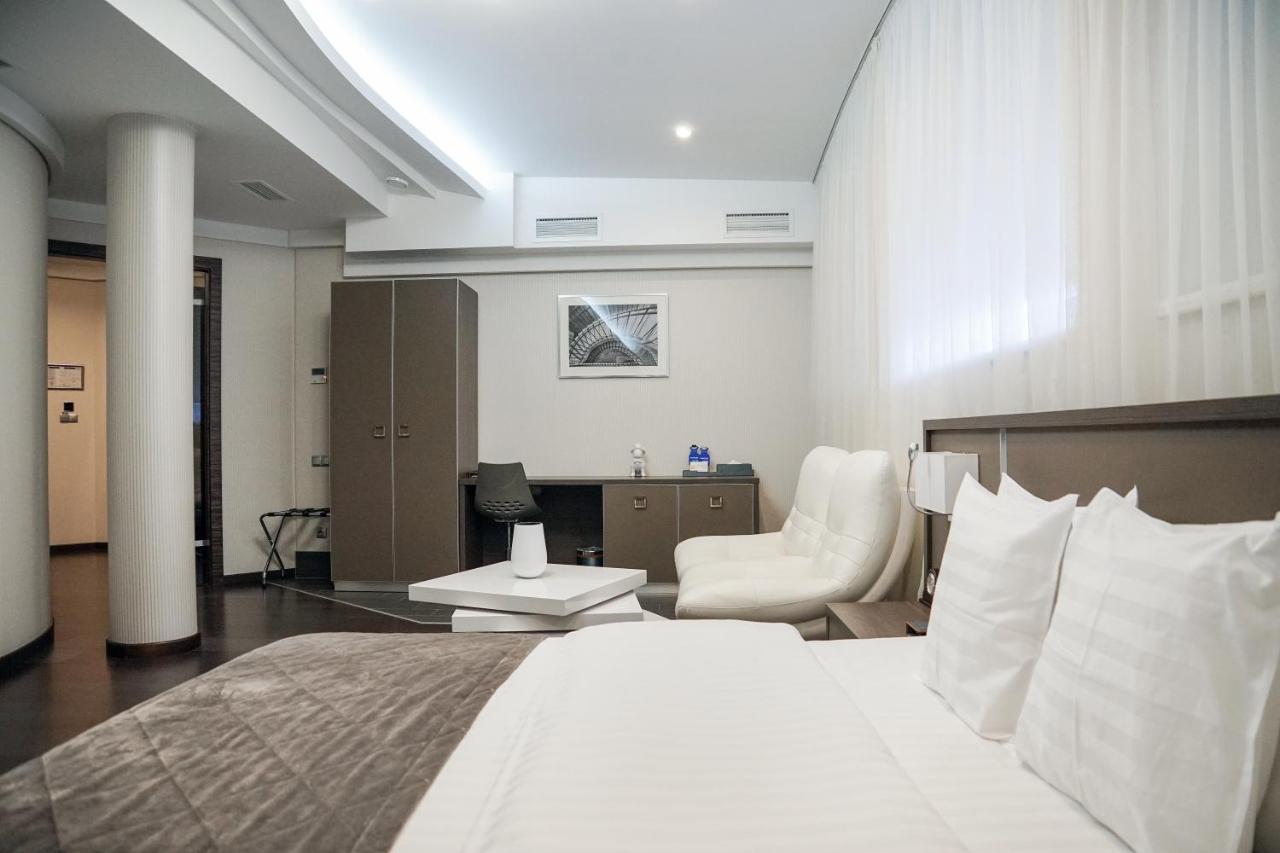 Arena Hotel Khmel'nyts'kyy Exterior photo